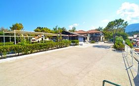 Oasis Beachfront Studios & Apartments, By Zantewize